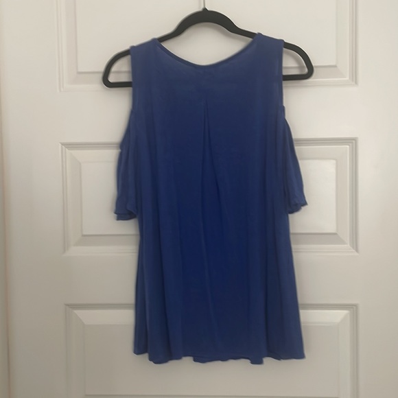 Max Studio “cold shoulder” top - Picture 5 of 6